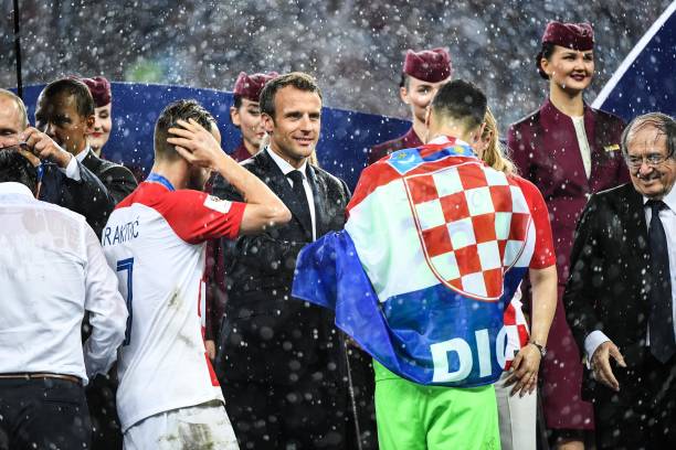 赛被强制暂 赛被强制暂